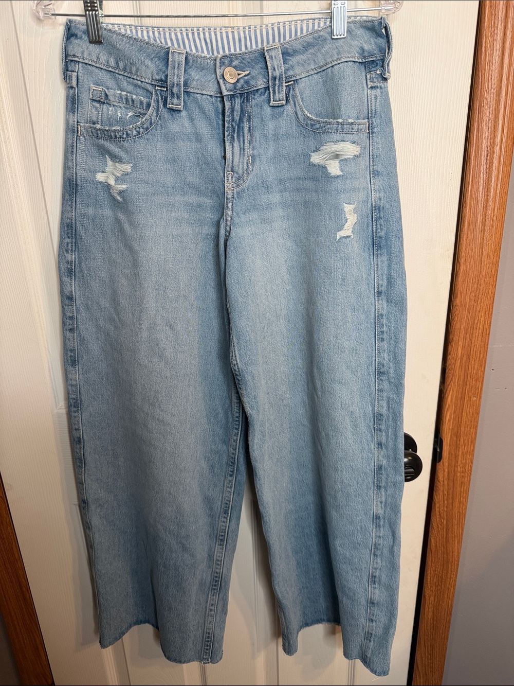 Light Wash Distressed Women’s Jeans